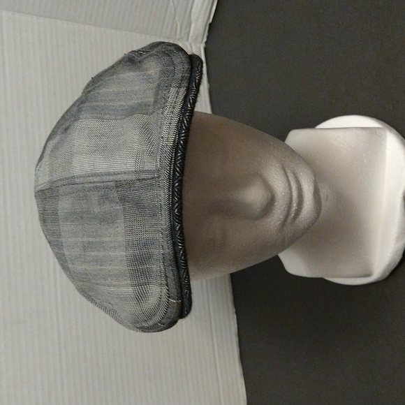 VGUC. Benjamin Paul black and white cap. - Picture 2 of 10